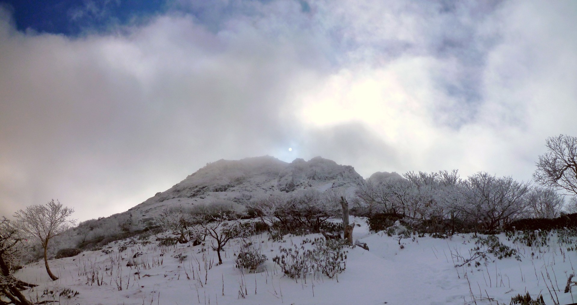 日光白根山（奥白根山）　―― 雪と氷と霧の山行 ――