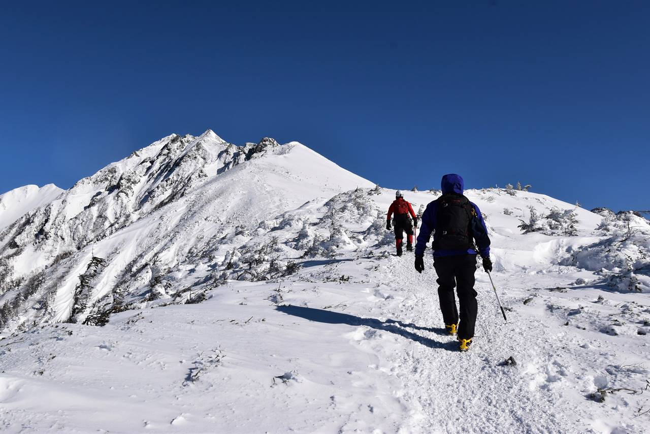 【北アルプス】西穂高岳・独標　岩稜と樹氷、壮大な雪景色へ　日帰り雪山登山